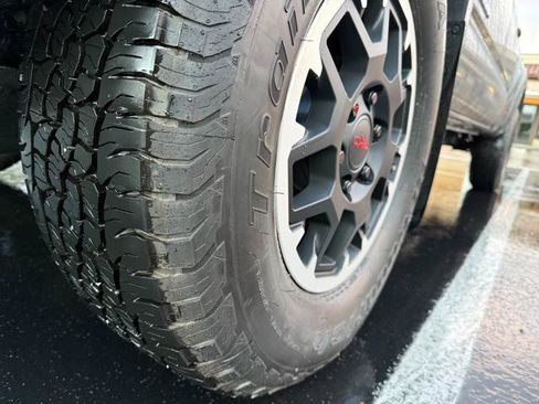 Used 2011 Toyota Tacoma PreRunner w/ SR5 Pkg #2 w/JBL Audio image 6