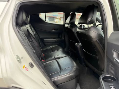 Used 2018 Toyota C-HR XLE FWD image 30