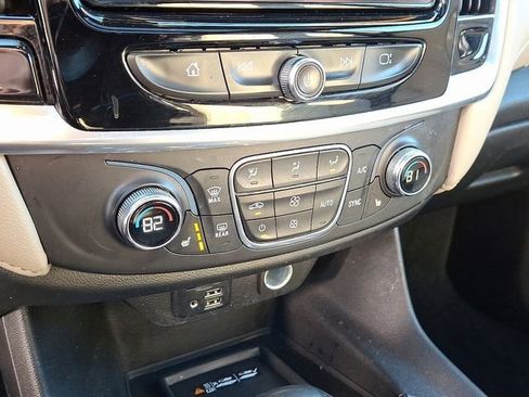 Used 2022 Chevrolet Traverse LT w/ LT Premium Package image 29