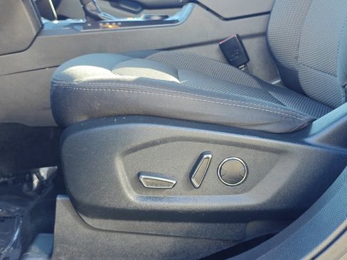 Used 2018 Ford Explorer XLT image 11