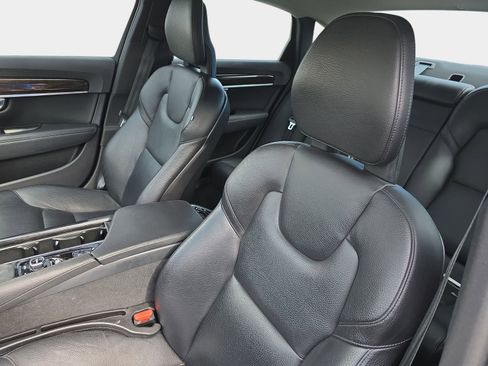 Used 2017 Volvo S90 T6 Momentum w/ Vision Package image 10