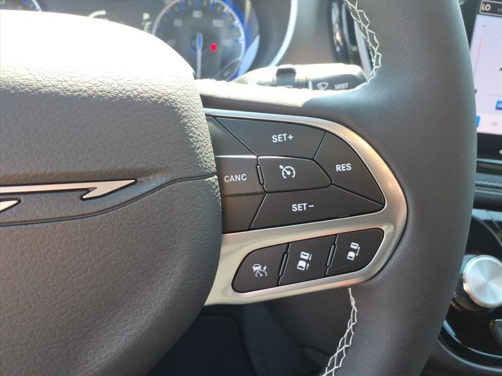 New 2027 Chrysler Pacifica Select FWD image 25
