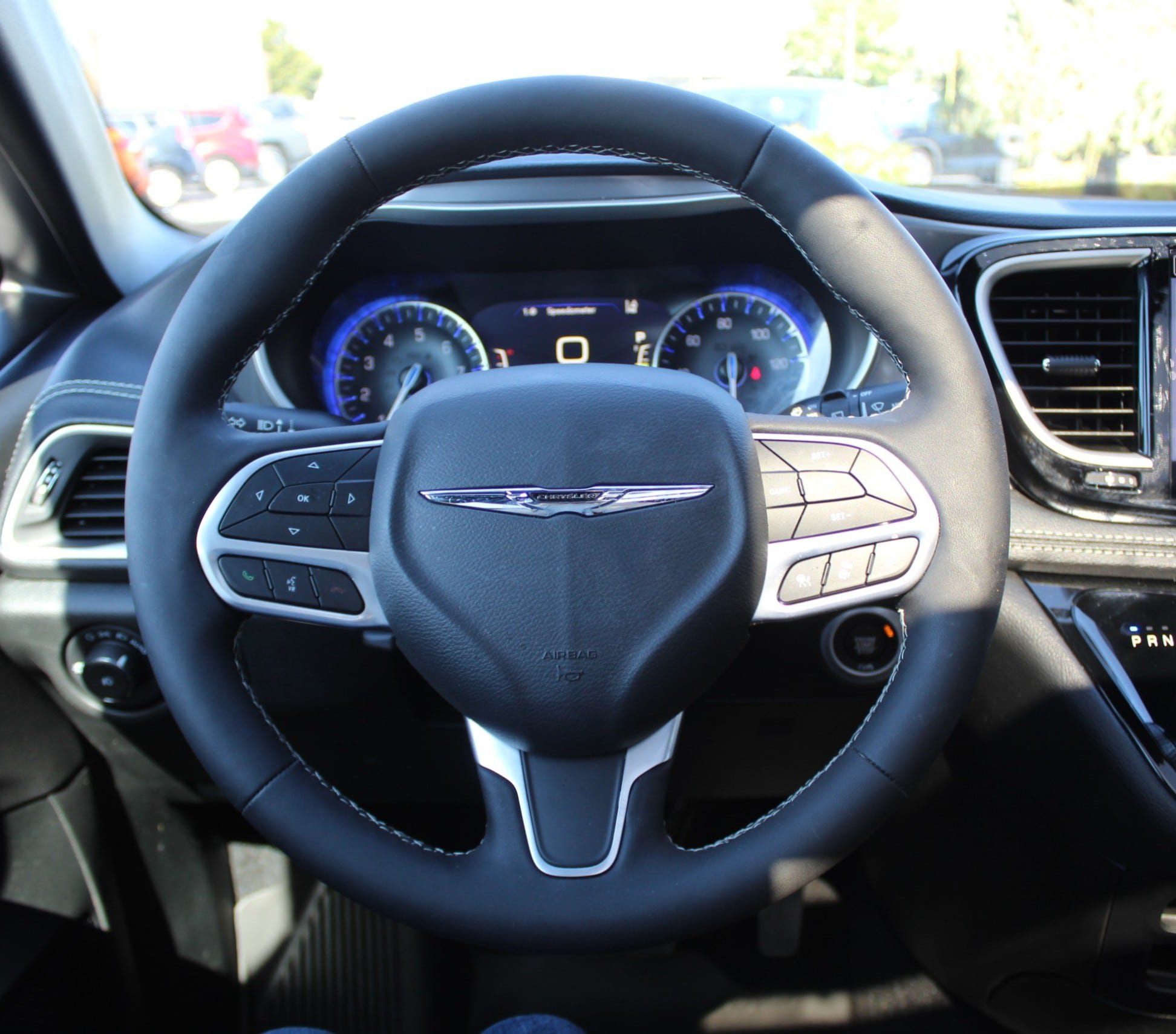 Used 2025 Chrysler Pacifica Select w/ Fav Edition Package FWD image 27
