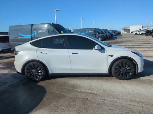 Used 2022 Tesla Model Y Performance image 4