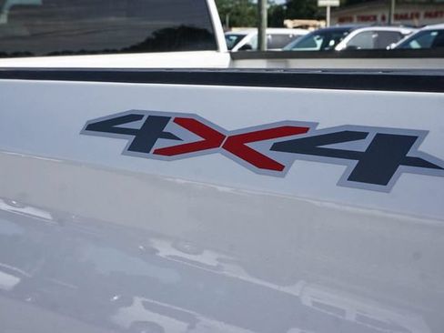 Used 2023 Chevrolet Silverado 1500 LT AWD/4WD image 9