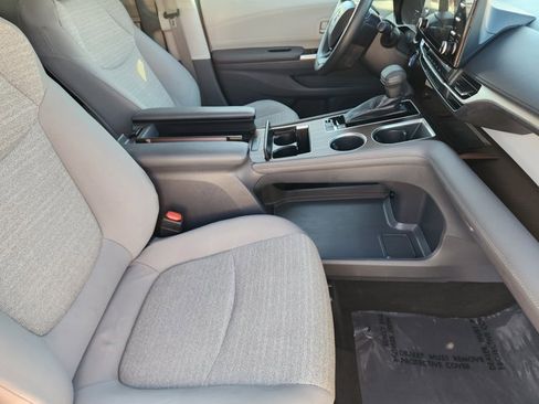 Used 2022 Toyota Sienna LE image 13