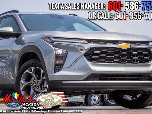 Used 2025 Chevrolet Trax LT FWD image 4