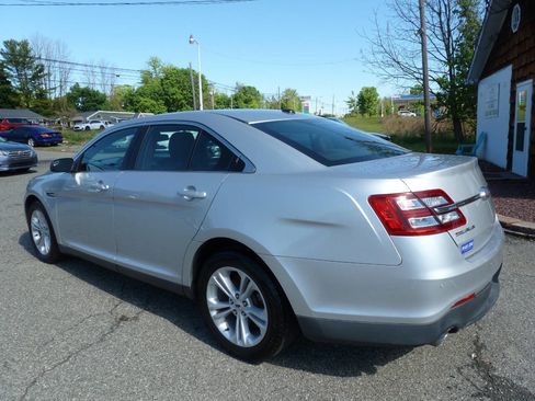Used 2017 Ford Taurus SEL FWD image 11