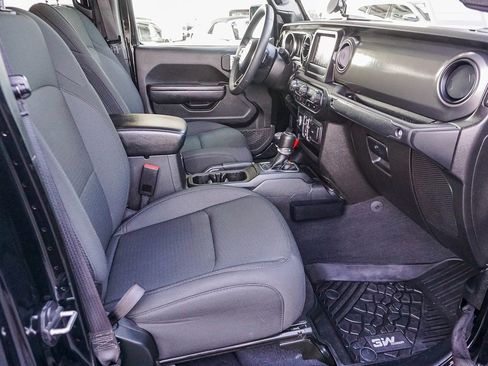 Used 2023 Jeep Gladiator Sport image 13