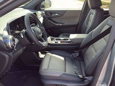 New 2026 Chevrolet Equinox LT w/ Convenience Package II AWD/4WD image 7