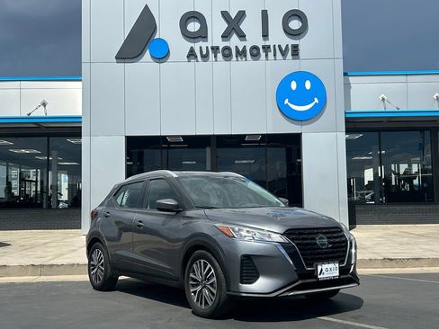Used 2021 Nissan Kicks SV FWD image 1