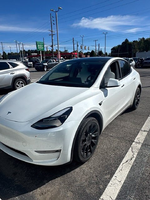 Used 2024 Tesla Model Y Long Range AWD/4WD image 2