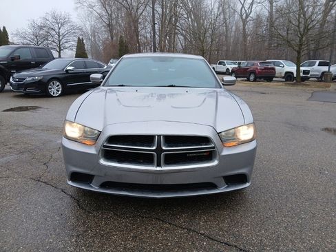 Used 2013 Dodge Charger SE w/ Sport Appearance Group image 2