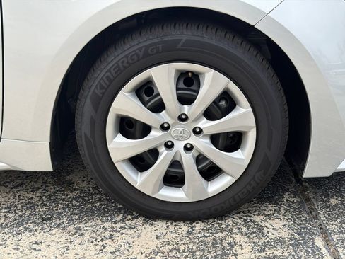 Used 2025 Toyota Corolla LE FWD image 11