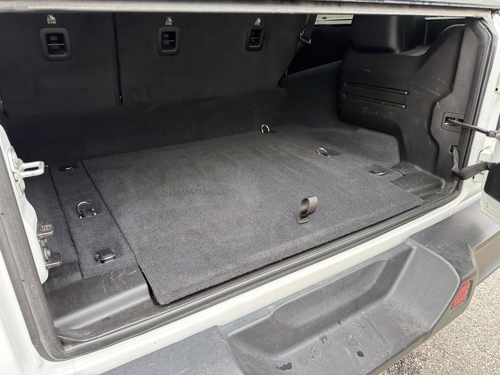 Used 2024 Jeep Wrangler Unlimited Sahara AWD/4WD image 19