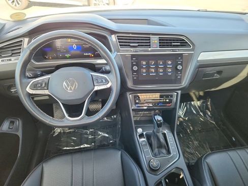 Certified 2024 Volkswagen Tiguan SE image 9