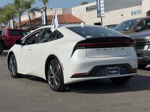 Used 2025 Toyota Prius XLE image 6