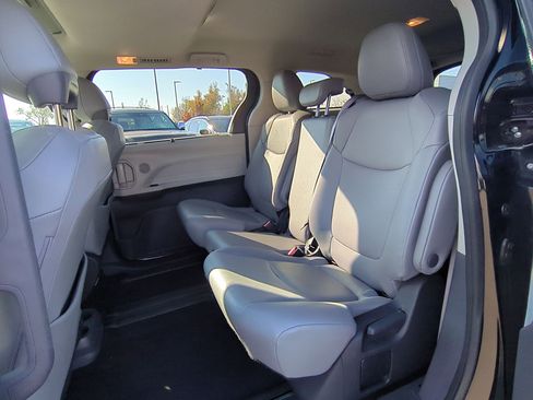 Used 2024 Toyota Sienna XLE image 32