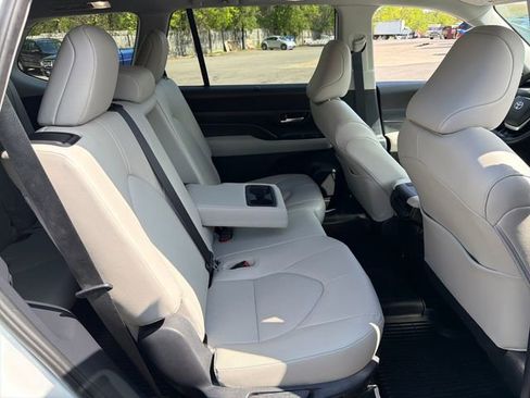 Used 2025 Toyota Grand Highlander AWD Hybrid image 20