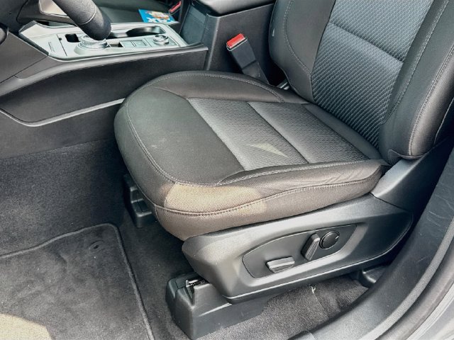 Used 2023 Ford Explorer XLT AWD/4WD image 25