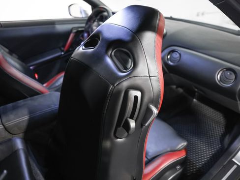 Used 2015 Nissan GT-R Black Edition AWD/4WD image 28