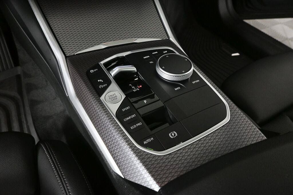 Used 2025 BMW 330i Sedan w/ Convenience Package RWD image 20