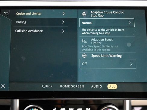 Used 2023 Land Rover Range Rover SE image 18
