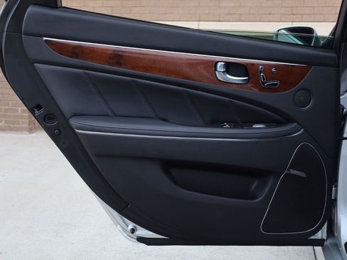 Used 2015 Hyundai Equus Signature RWD image 17