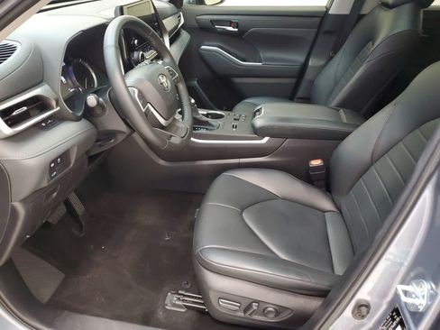 Used 2023 Toyota Highlander XLE FWD image 18
