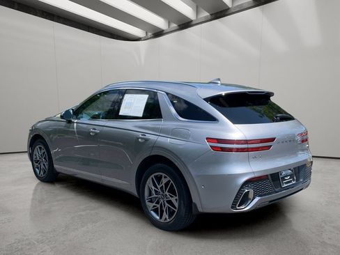 Used 2023 Genesis GV70 2.5T w/ Advanced Package AWD/4WD image 3