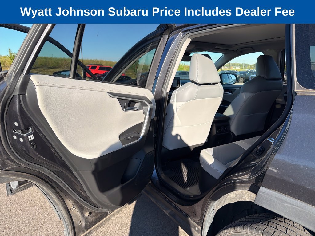 Used 2020 Toyota RAV4 Limited AWD/4WD image 33