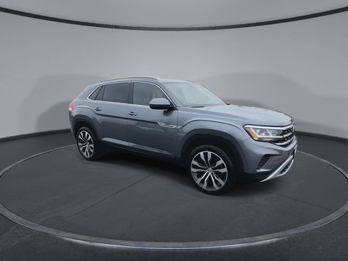 Used 2020 Volkswagen Atlas Cross Sport SEL image 2