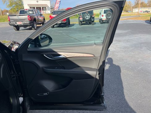 Used 2021 Buick Envision Avenir w/ Technology Package II image 29