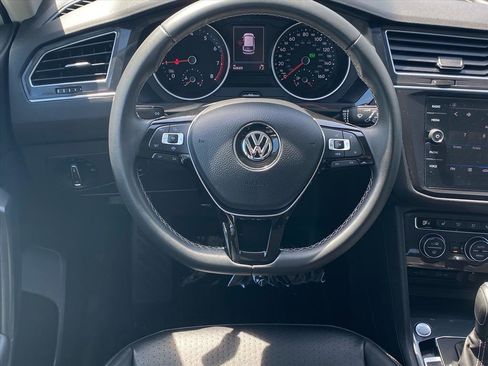 Used 2021 Volkswagen Tiguan SE FWD image 6