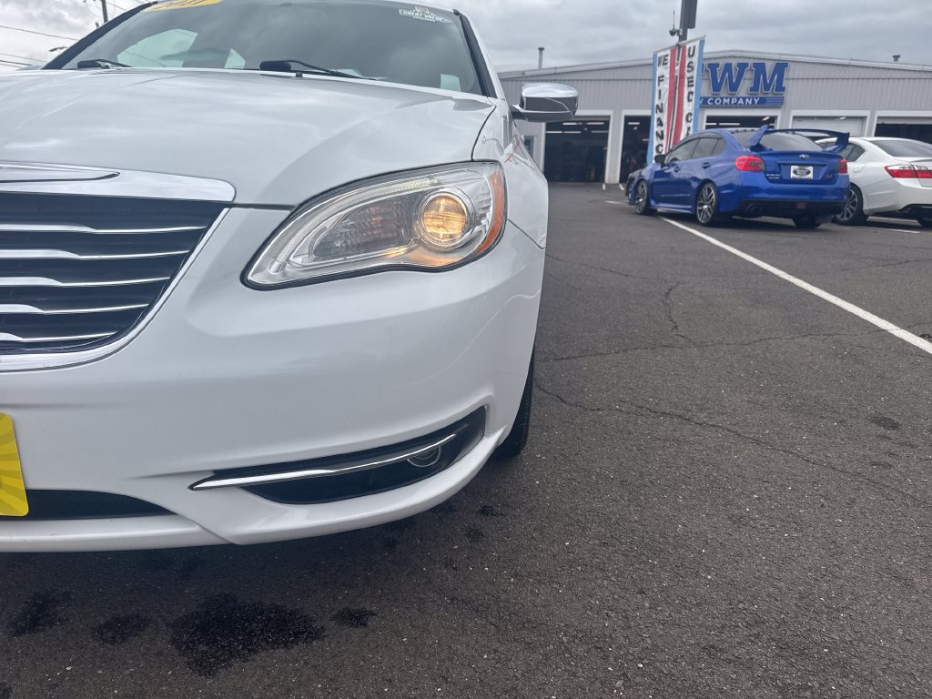 Used 2011 Chrysler 200 Limited FWD image 34