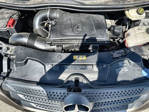 Used 2017 Mercedes-Benz Metris Passenger image 23