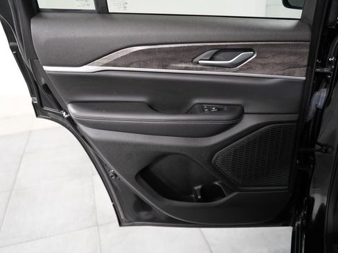 Used 2023 Jeep Grand Cherokee Limited AWD/4WD image 29