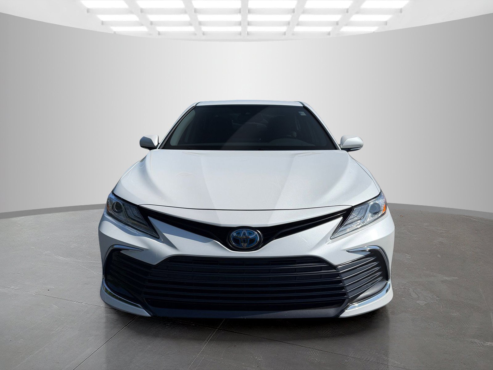 Used 2023 Toyota Camry XLE FWD image 2