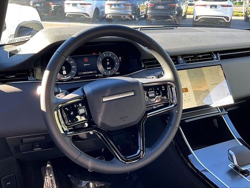 Used 2025 Land Rover Range Rover Evoque Dynamic SE image 14