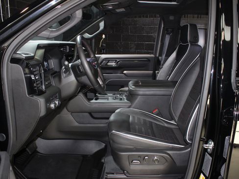 Used 2024 GMC Sierra 2500 AT4X image 43