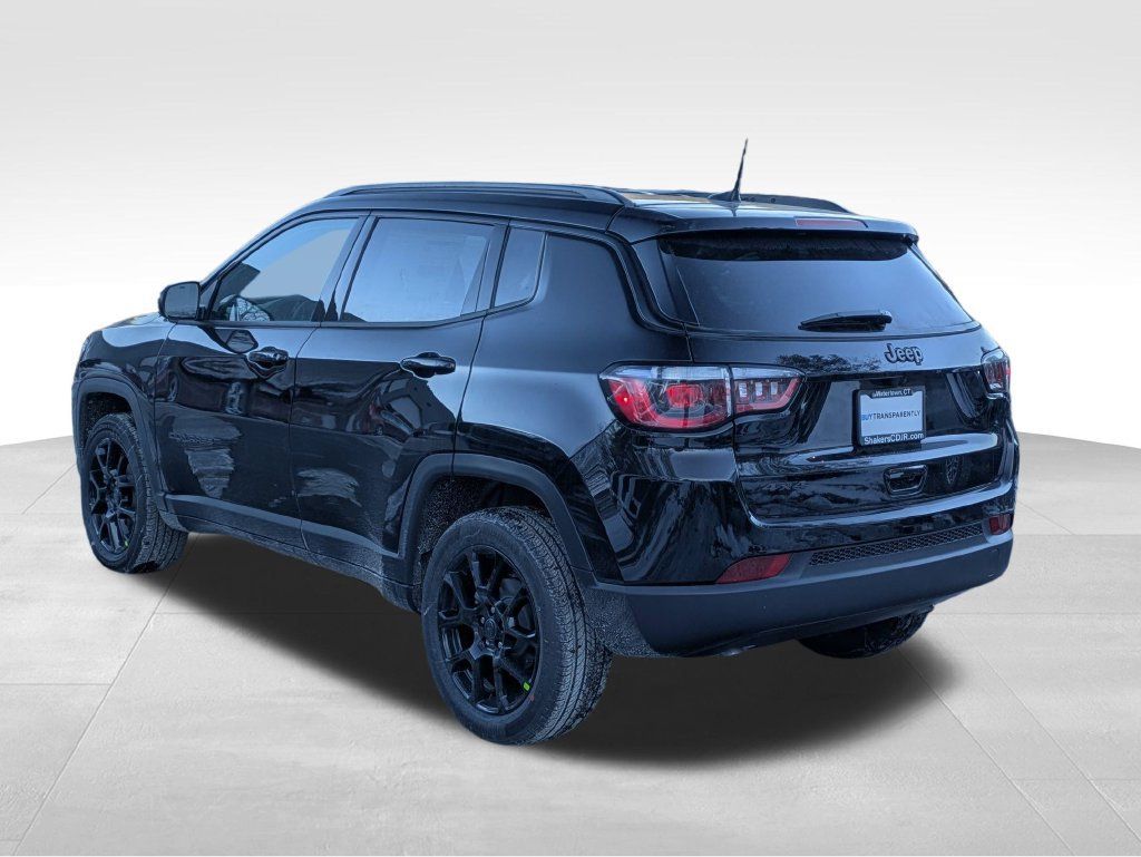 Used 2026 Jeep Compass Latitude AWD/4WD image 5