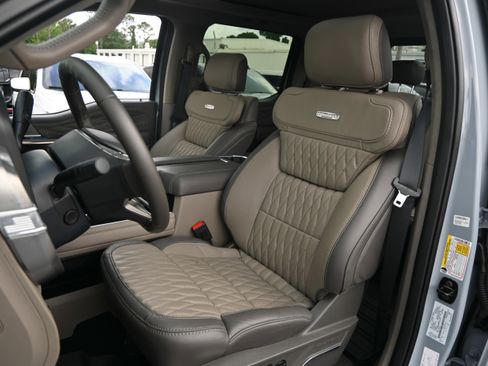 Used 2026 Ford F450 Platinum w/ Platinum Plus Package AWD/4WD image 12