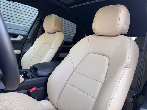 Certified 2025 Porsche Cayenne image 5