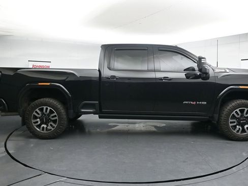 Used 2022 GMC Sierra 2500 AT4 w/ AT4 Premium Plus Package AWD/4WD image 9