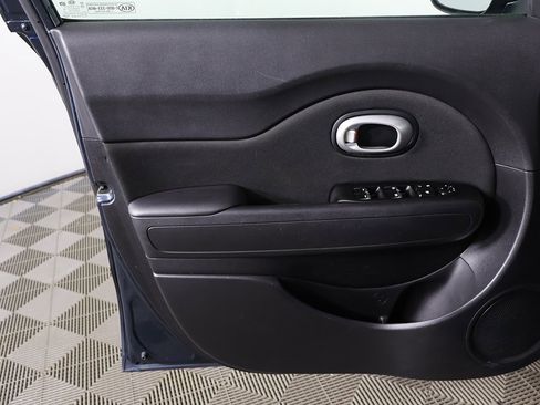 Used 2017 Kia Soul + image 17