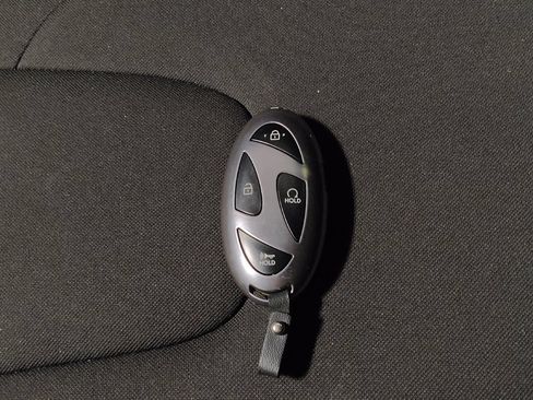 Used 2025 Hyundai Elantra Hybrid FWD image 32