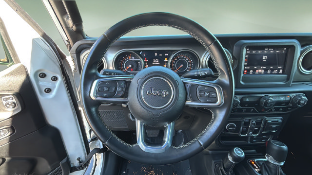 Used 2020 Jeep Gladiator Overland w/ Safety Group AWD/4WD image 13