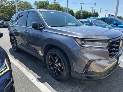 Used 2025 Honda Pilot Black Edition image 2