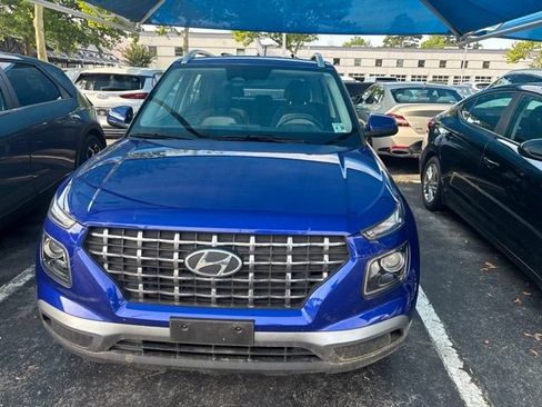 Used 2023 Hyundai Venue SEL FWD image 3