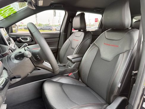 Used 2024 Jeep Compass Trailhawk w/ Trailhawk Convenience Group AWD/4WD image 13